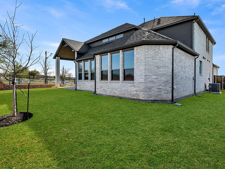 11706 Mikaela Dr — Photo 48