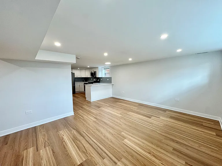 4816 W Henderson St #G — Photo 10