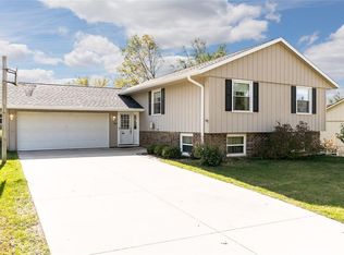 7416 Idledale Rd NE, Cedar Rapids, IA 52402