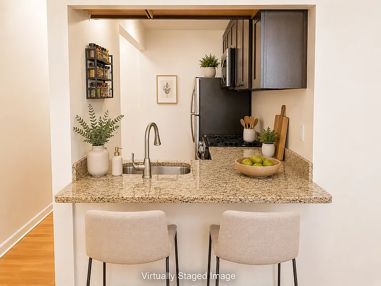 1923 N Sedgwick St #1R — Photo 5