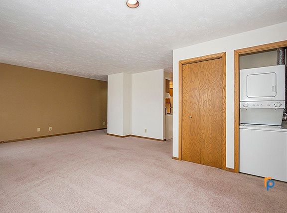 3rd image of 208 E 5th St