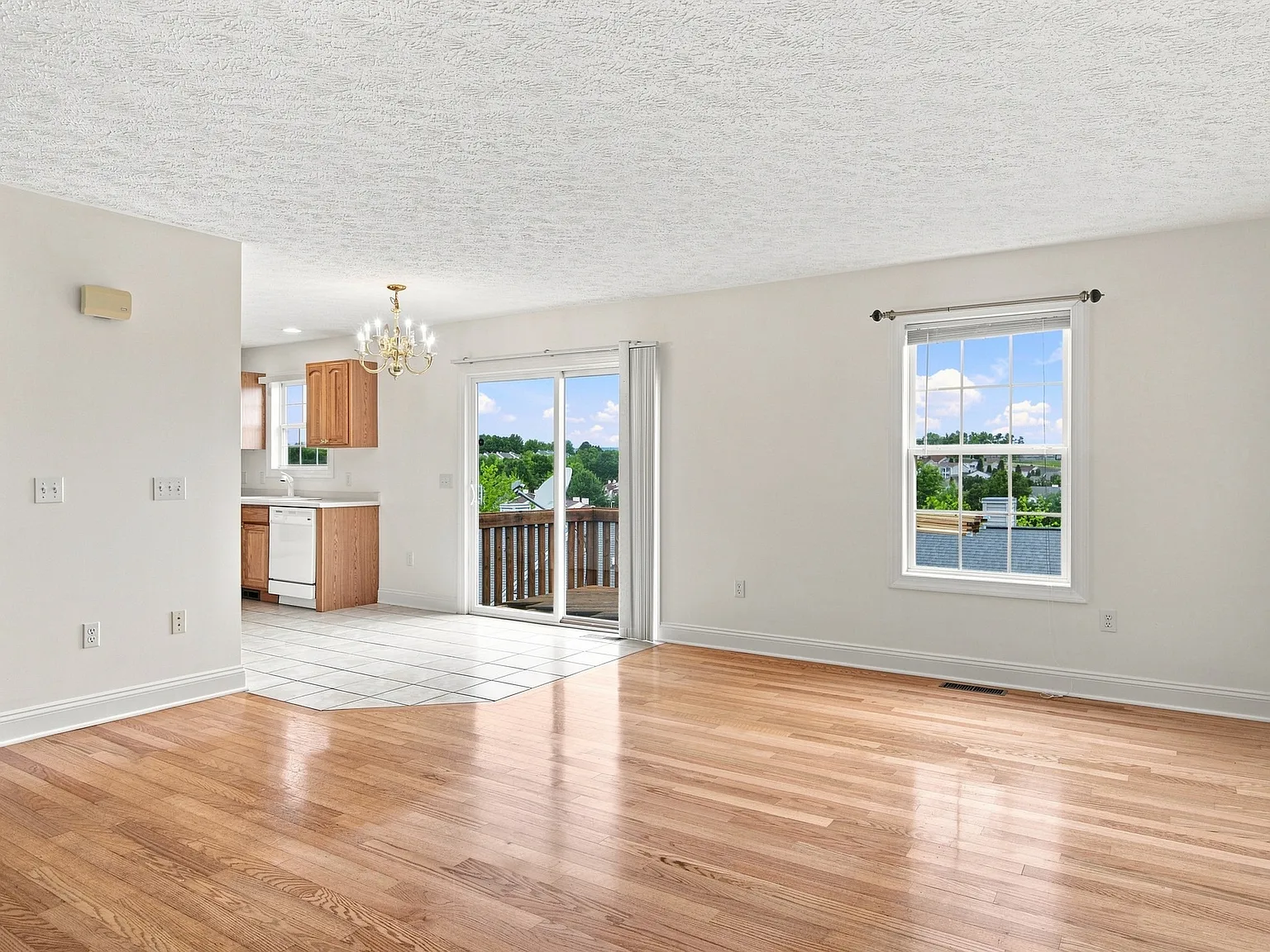 315 Tall Oak Blvd — Photo 2