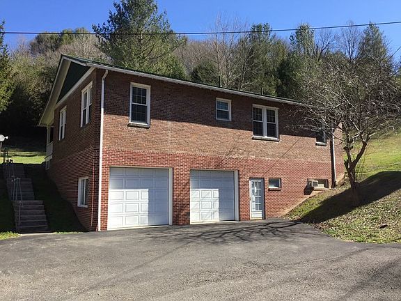 2 car gsrsge/basement 