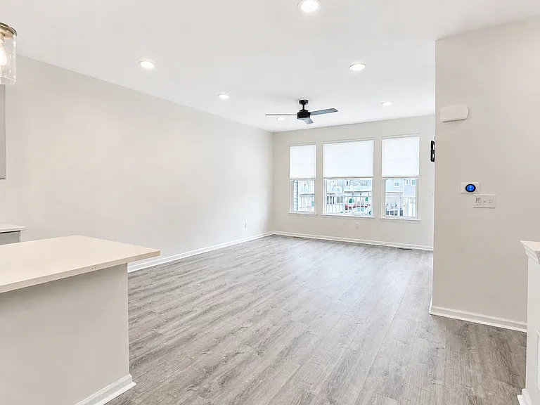 655 Jenny Way — Photo 4