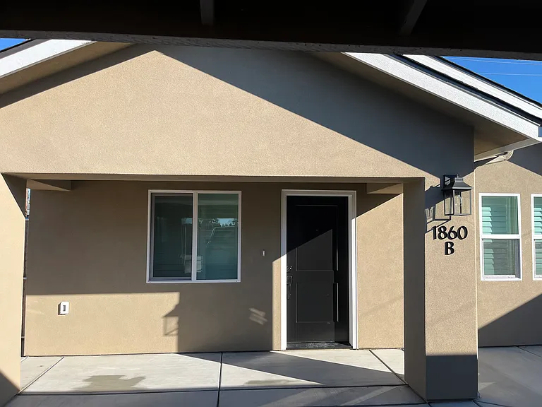 1860 W Henderson Ave #B — Photo 1