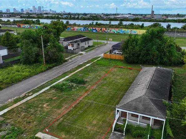 2104 Deslonde St, New Orleans, LA 70117