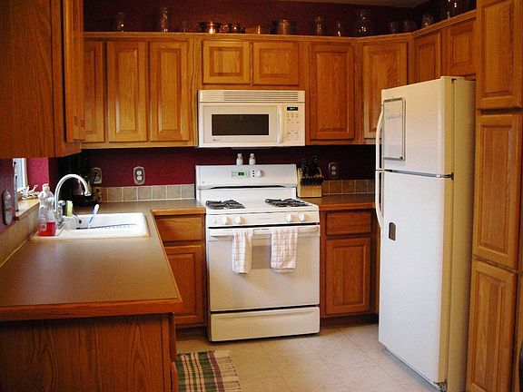Eat-In Kitchen