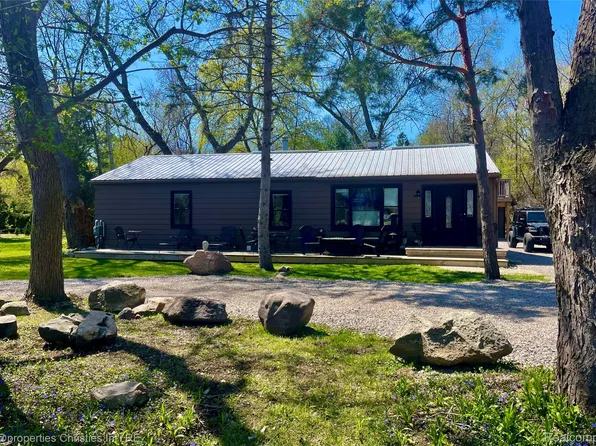 21865 Novi Rd, Northville, MI 48167