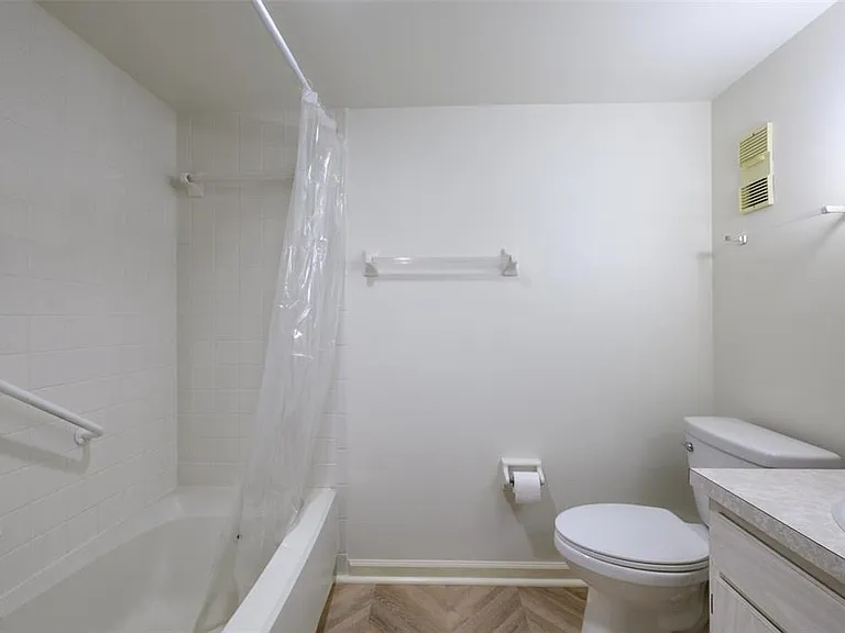 2300 Aaron St #114 — Photo 21