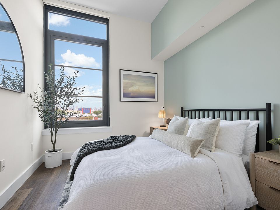 1st image of 34-35 44th St #908