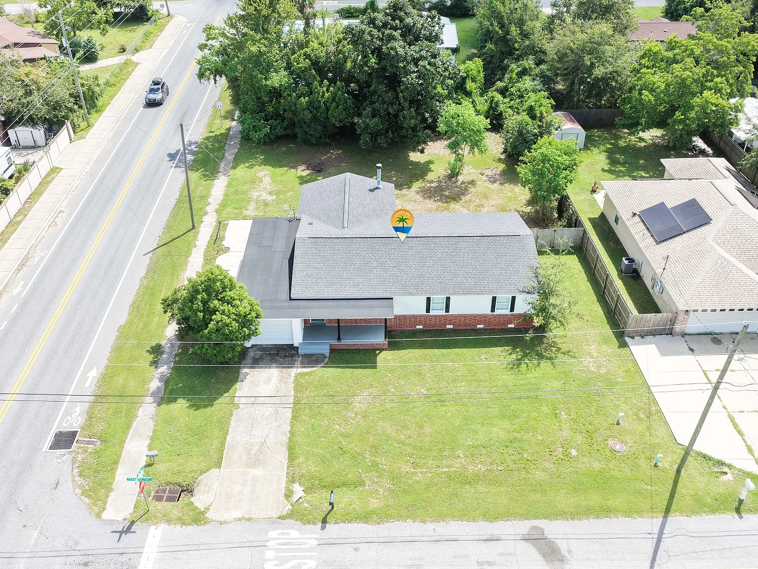 3 bed, 1.5 bath, 1886 sqft, $1,995 — Photo 1