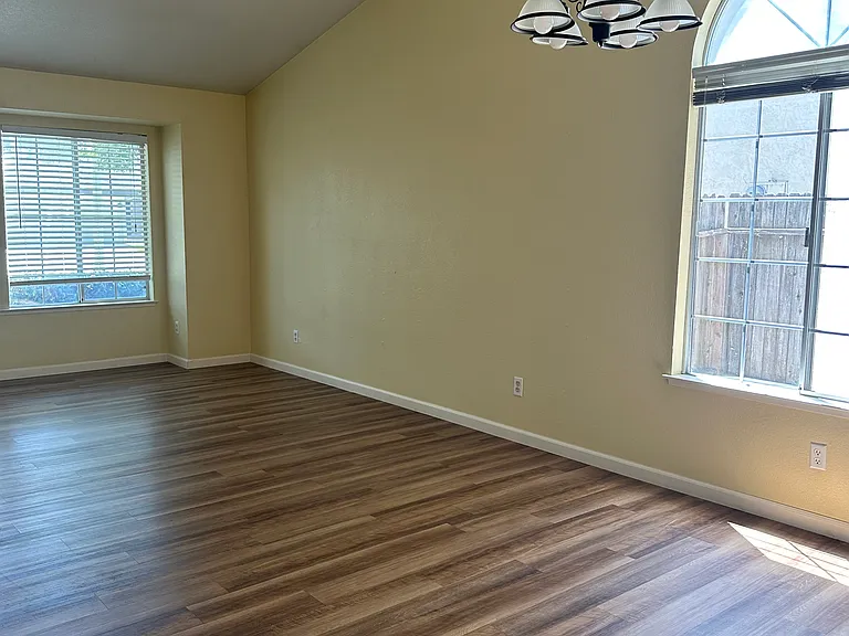 643 Lunardi Way — Photo 10