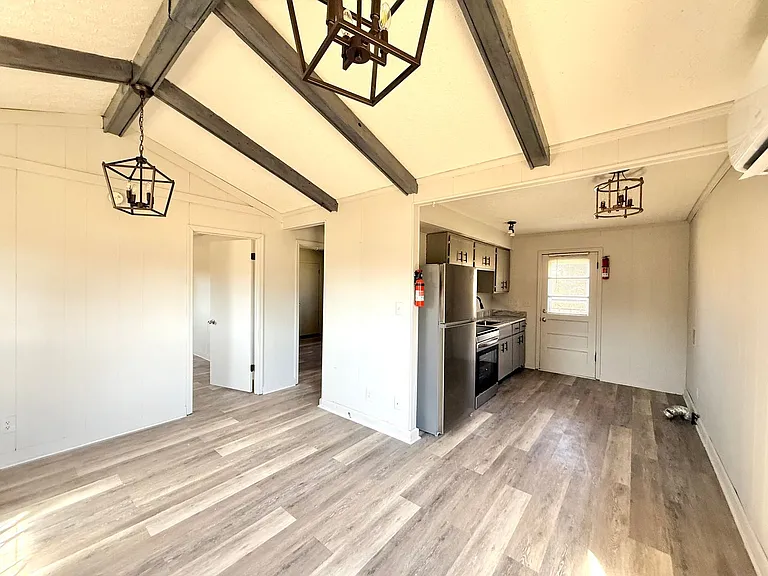 2121 Bracey Cir — Photo 12