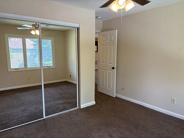 3405 Winston Dr — Photo 7