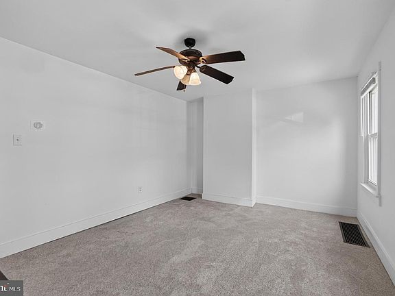 5th image of 40 Chestnut St