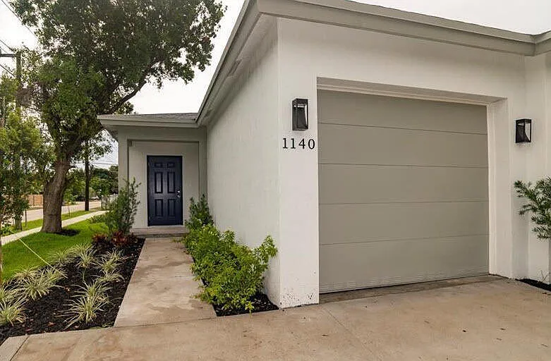 3 bed, 2.0 bath, 1359 sqft, $3,400 — Photo 2