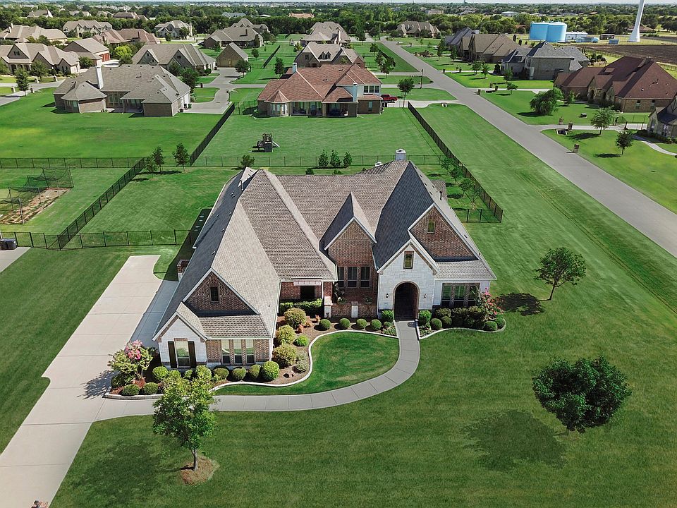 1st image of 2085 Claremont Dr