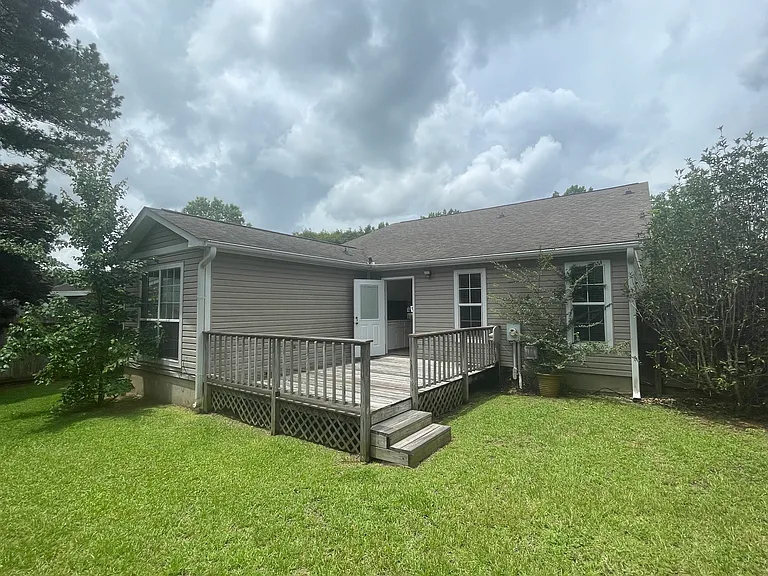 117 Woodleigh Rd — Photo 2