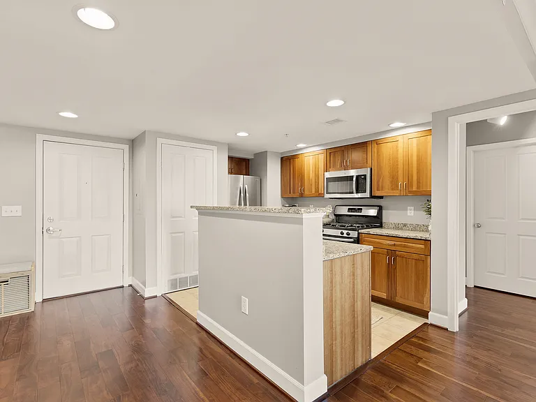 1220 N Fillmore St #810 — Photo 5