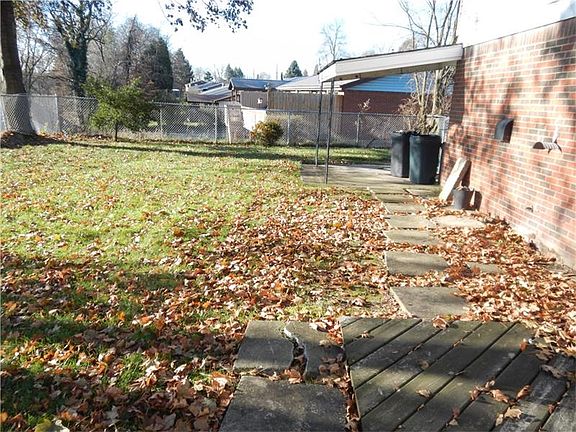 3rd image of 760 Garden City Dr