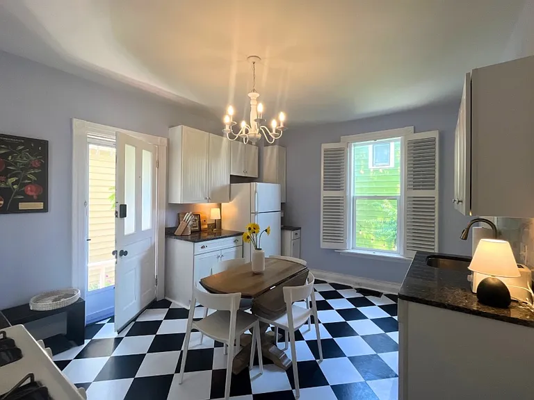 2124 Herrick Ave — Photo 21