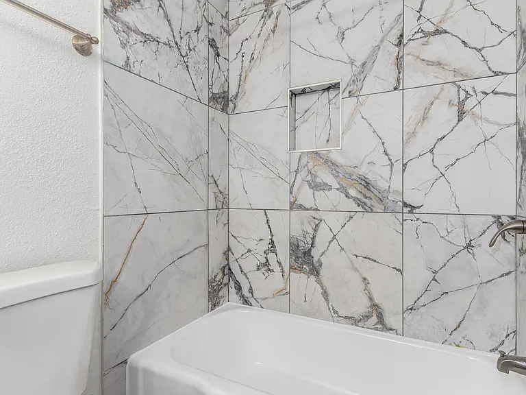 1911 E Amelia Ave #7 — Photo 11