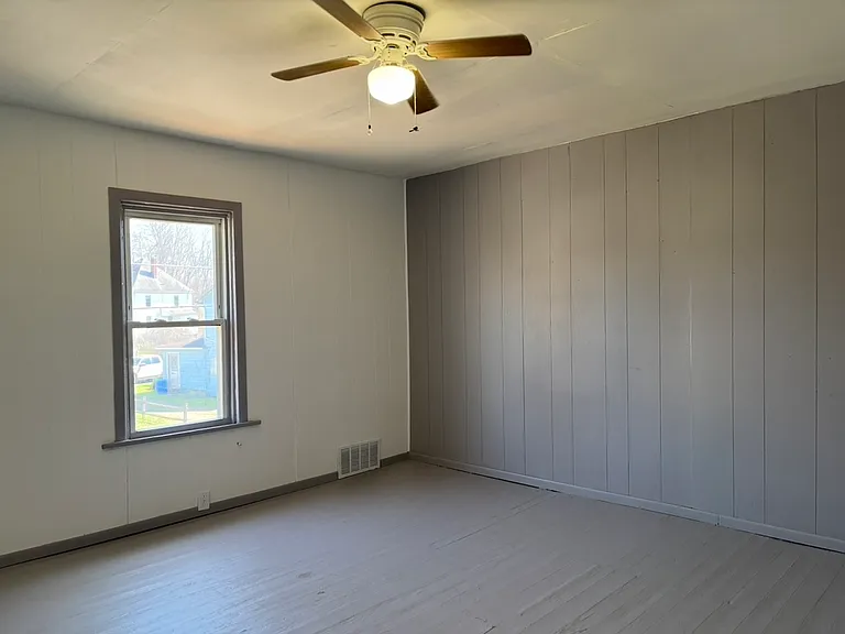 1011 Broadford Rd — Photo 7