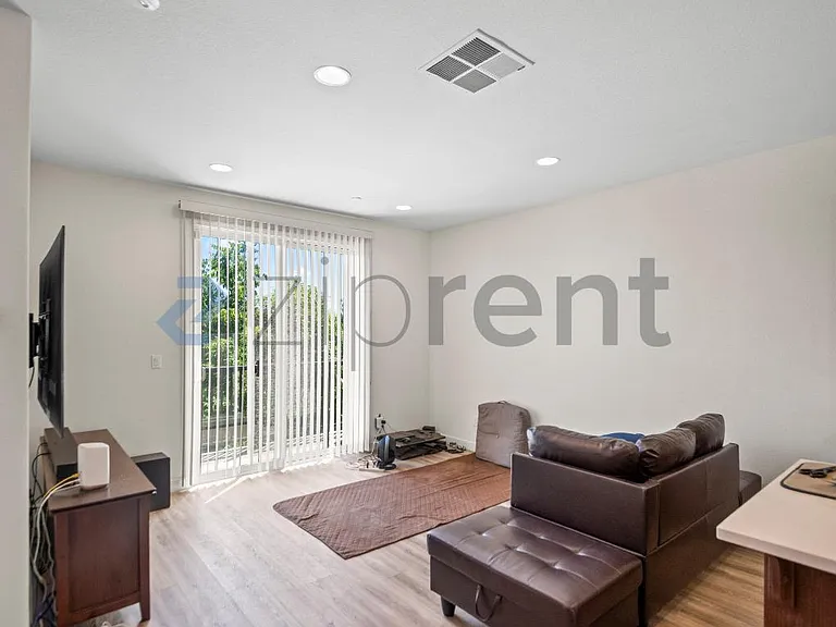 2387 Central Pkwy — Photo 12