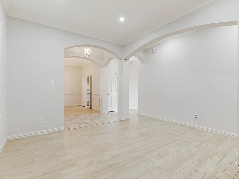 609 Sunningdale — Photo 7