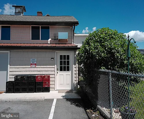 640 E Chestnut St #1 Photo 1