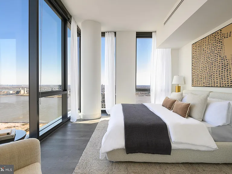 1-5 Dock St #Penthouse 2904 — Photo 11