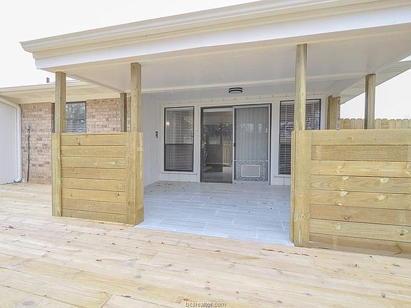 3rd image of 2808 Jennifer Dr
