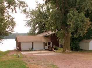 260 N Shore Dr, Windom, MN 56101