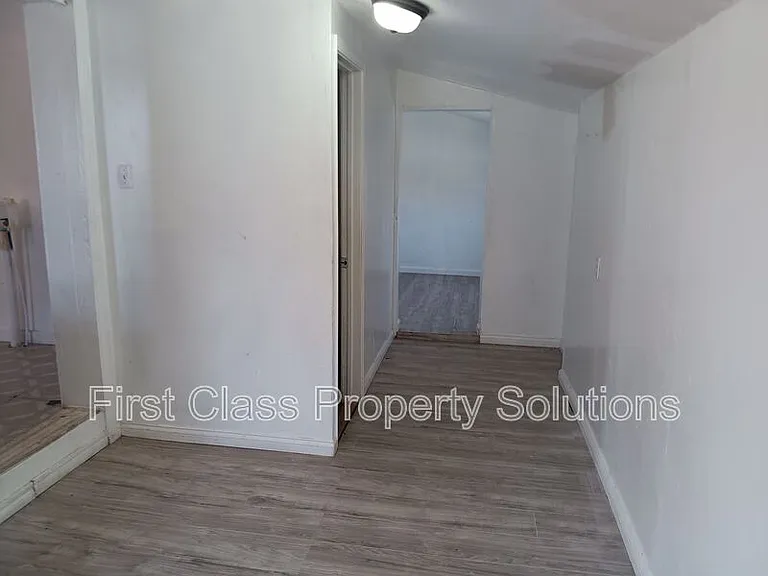 1701 NE 34th St — Photo 10