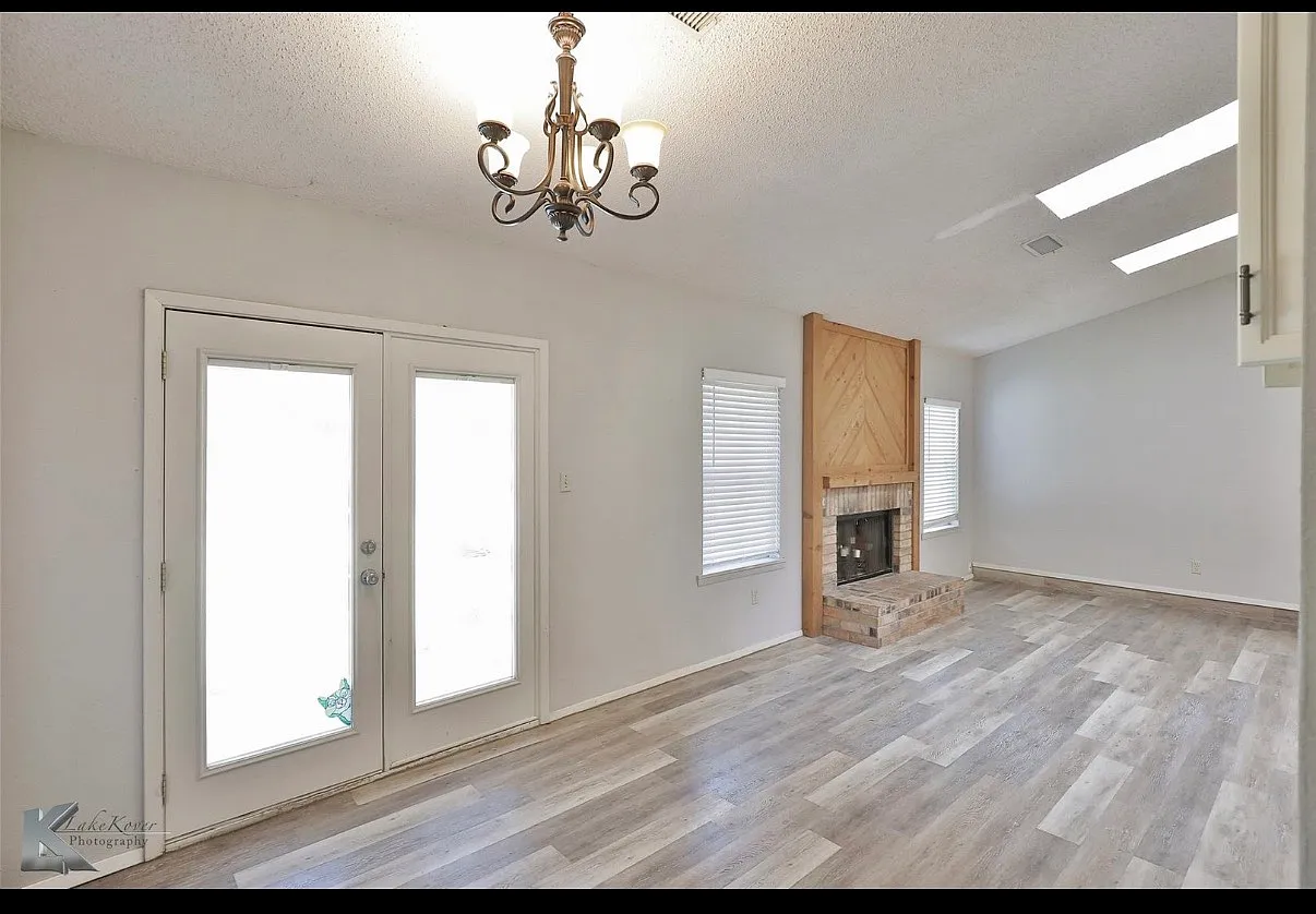 3 bed, 1446 sqft, $2,500 — Photo 3