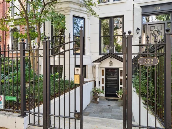 (undisclosed Address), Chicago, IL 60610