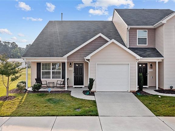 2nd image of 412 Hidden Brook Ln
