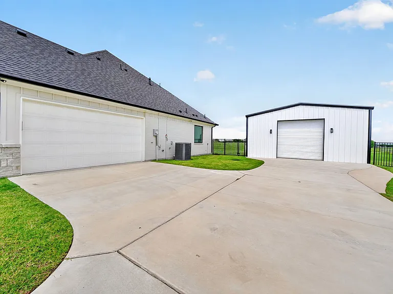 4761 Sarah Dr — Photo 20