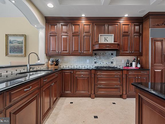 5th image of 749 Winterfield Ct