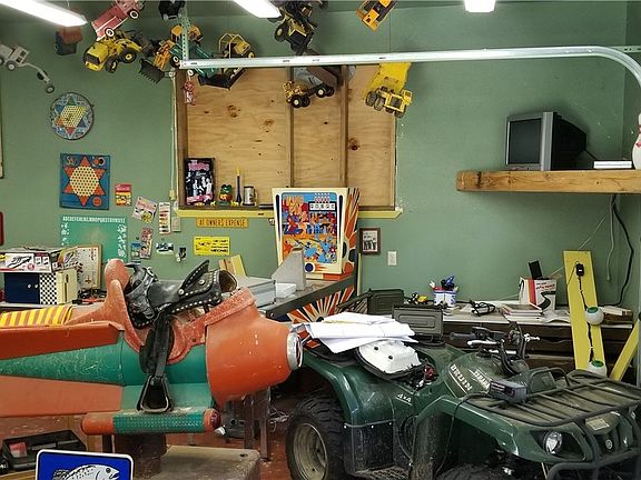 So much room filled with collector items!