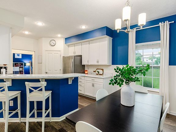 5th image of 655 Wintergreen Way