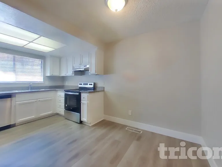 1344 Shaddick Dr — Photo 4