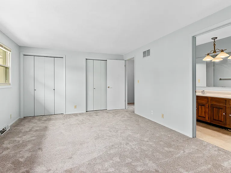 6205-6207 N Northmoor Ct — Photo 26