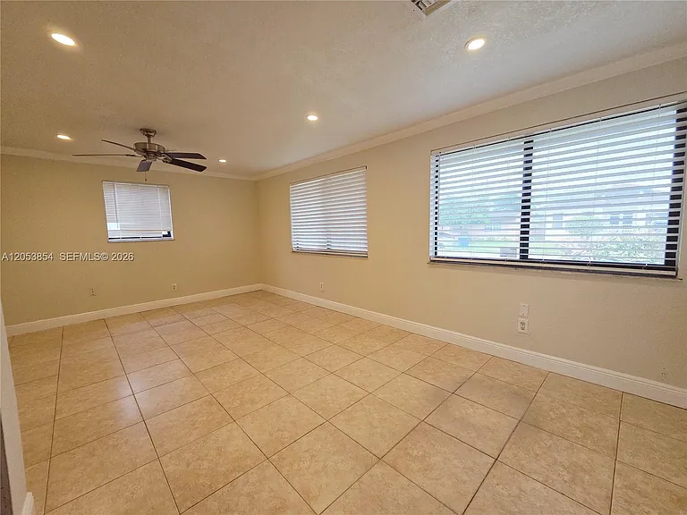 4004 SW 20th St — Photo 5