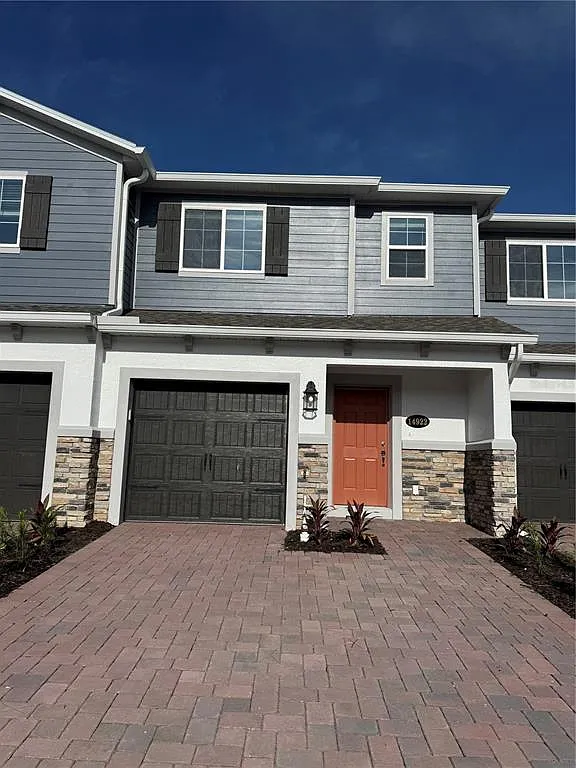 3 bed, 2.5 bath, 1654 sqft, $2,450 — Photo 1