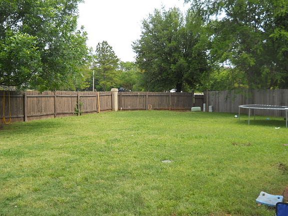 3rd image of 105 Cambridge Cir