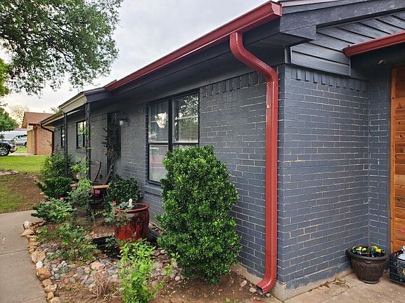2nd image of 2102 SE 10th St