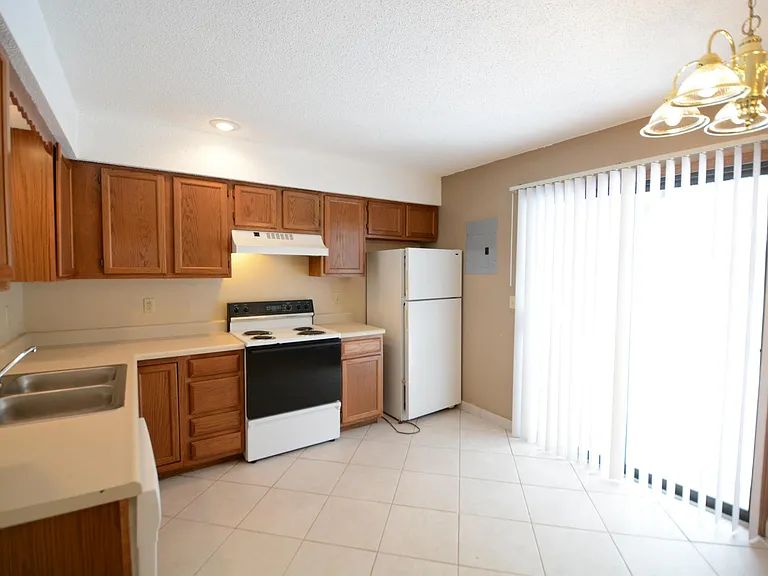 1028 NE Lindsay Ave #D — Photo 4