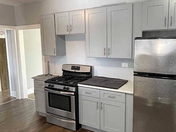 5th image of 2550 N Leclaire Ave Unit 2