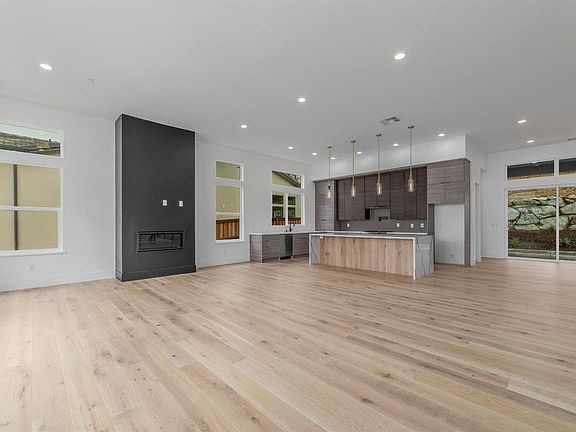 5th image of 674 Sundahl Dr